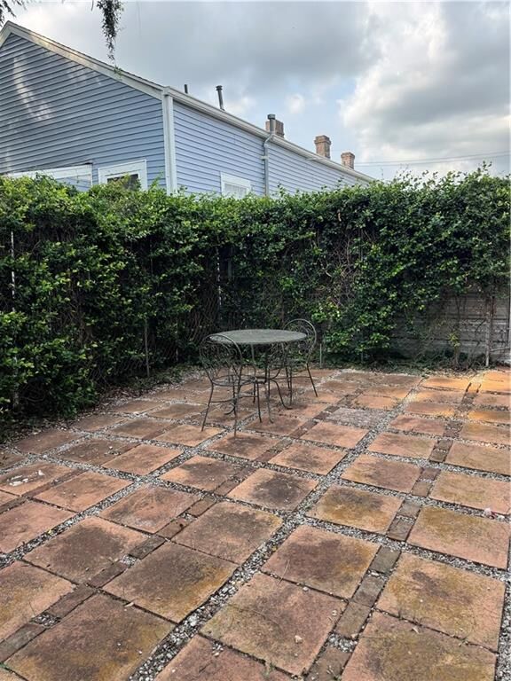 Property Photo:  2613 Carondelet Street B  LA 70130 
