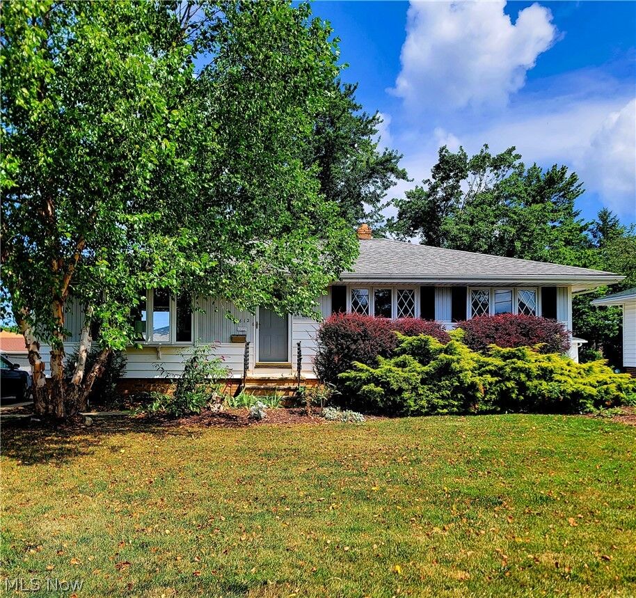 Property Photo:  1612 Green Acres Drive  OH 44134 