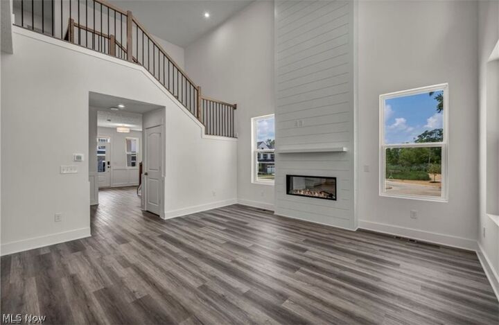 Property Photo:  2081 Glenmont Drive  OH 44212 