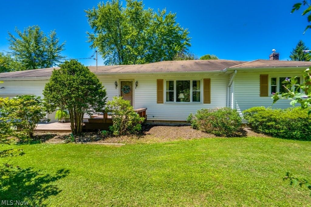 Property Photo: 1135 Henn Hyde Road NE OH 44484