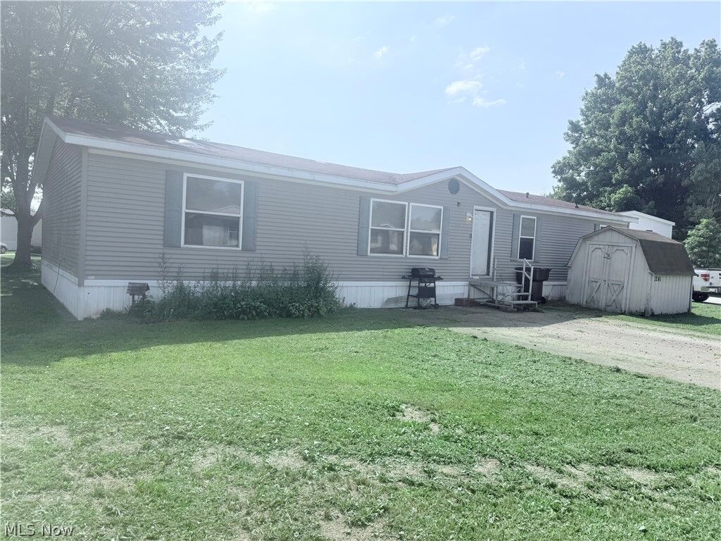 Property Photo: 1241 N Park Circle OH 44403