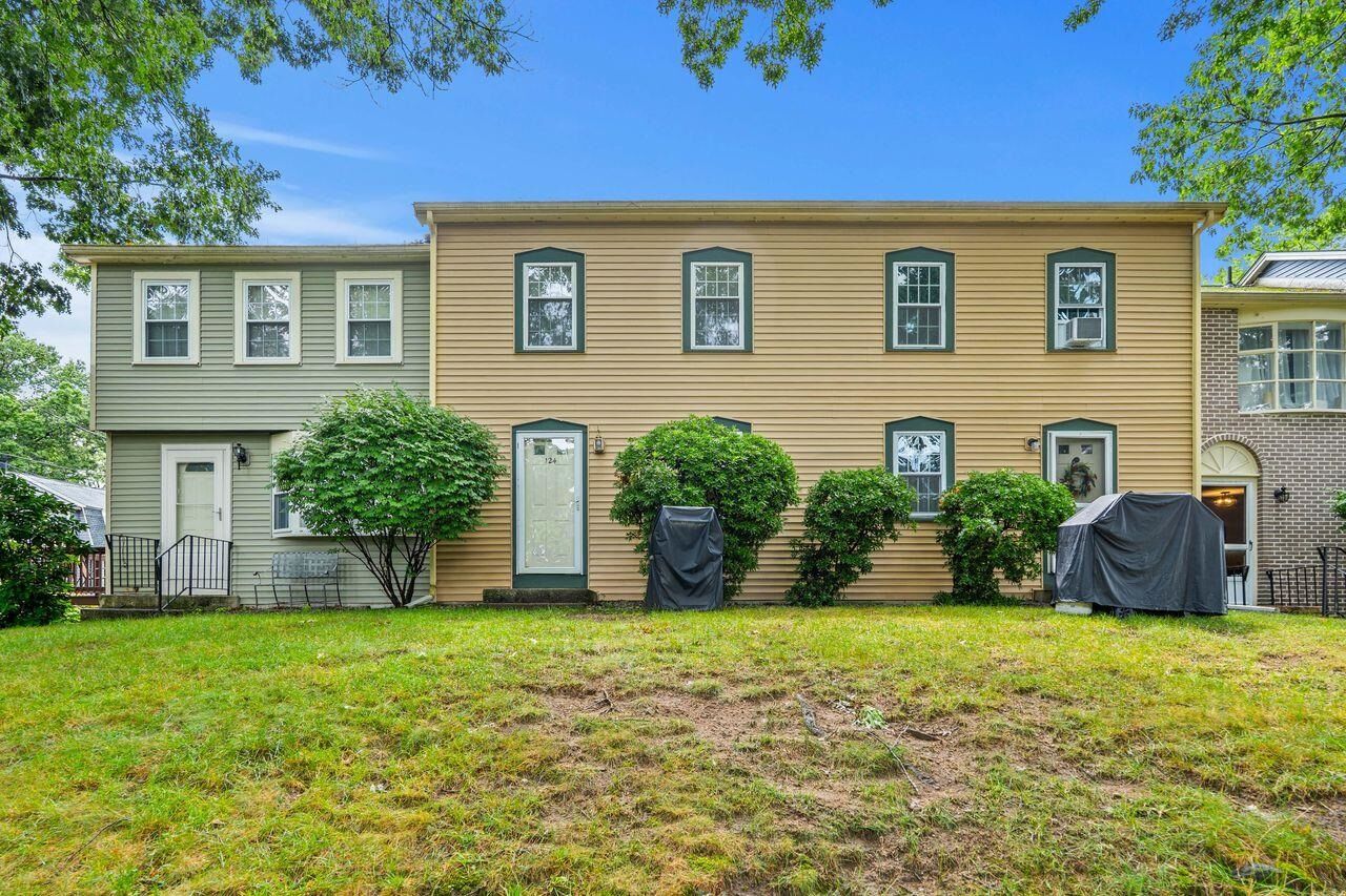 Property Photo:  124 Cannongate Iii Road  NH 03063 