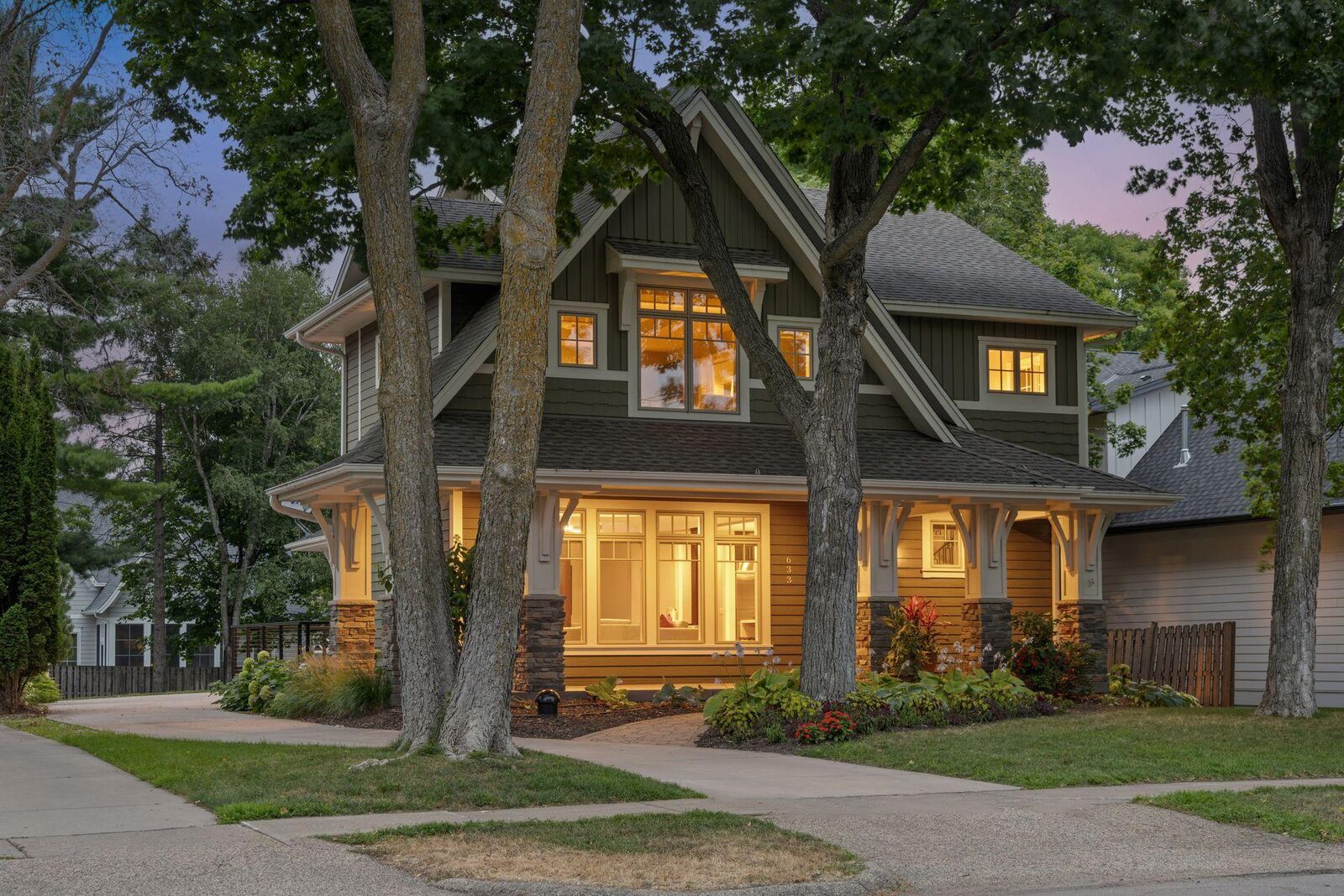 Property Photo:  633 Park Street E  MN 55391 