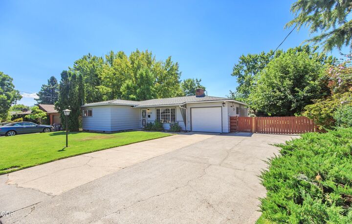 Property Photo:  110 Windsor Way  OR 97502 