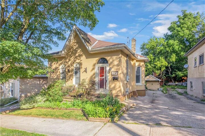 Property Photo: 17 Scarfe Avenue ON N3T 3P6