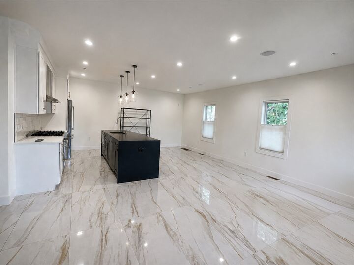 Property Photo:  13 Quincy St 13C  MA 02143 