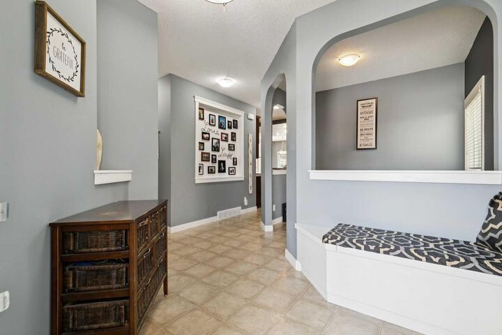Property Photo:  105 Bridlerange Place SW  AB T2Y 0K8 