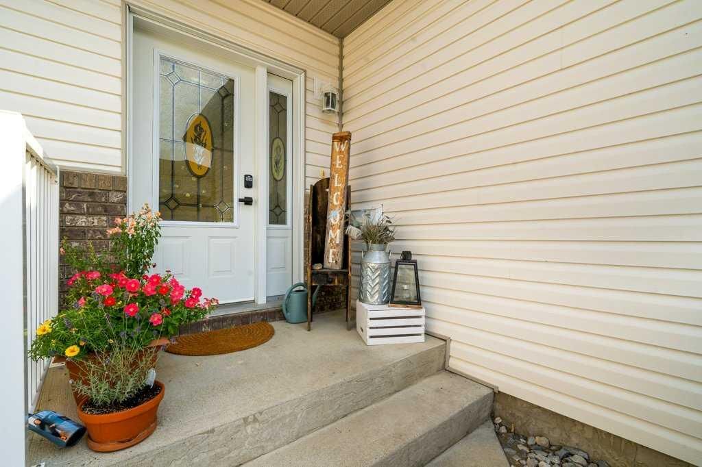 Property Photo: 316 Washington Way SE AB T1A 8V2