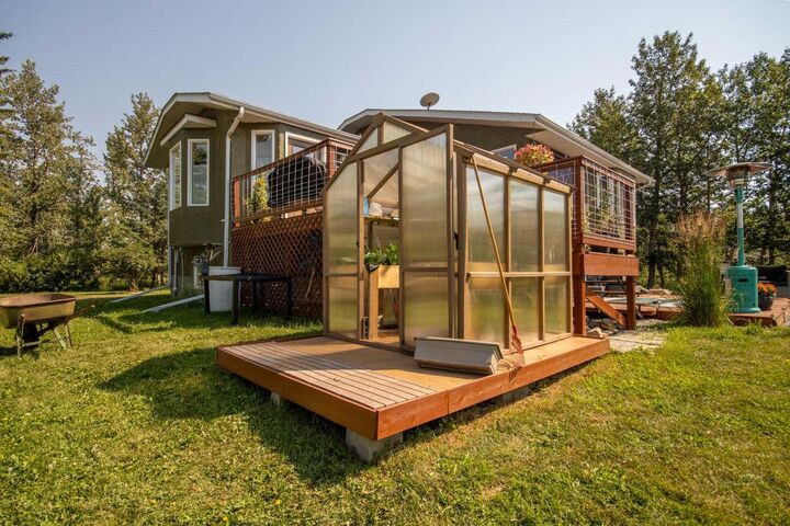 Property Photo: 550 4 Avenue SW AB T0M 1X0