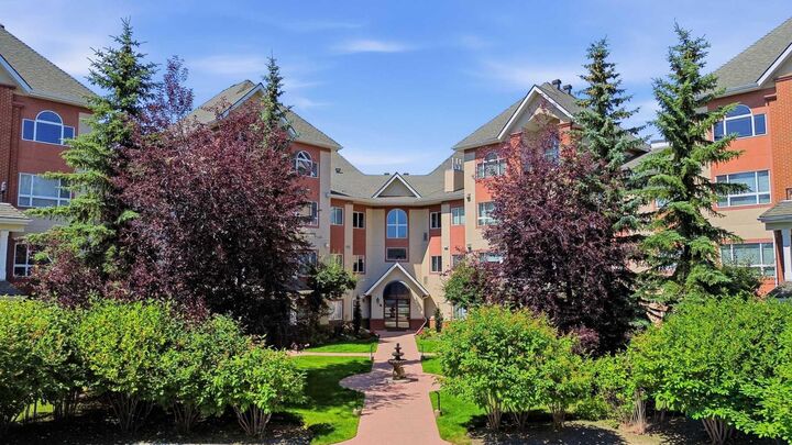 Property Photo: 60 Sierra Morena Landing SW 113 AB T3H 5H1