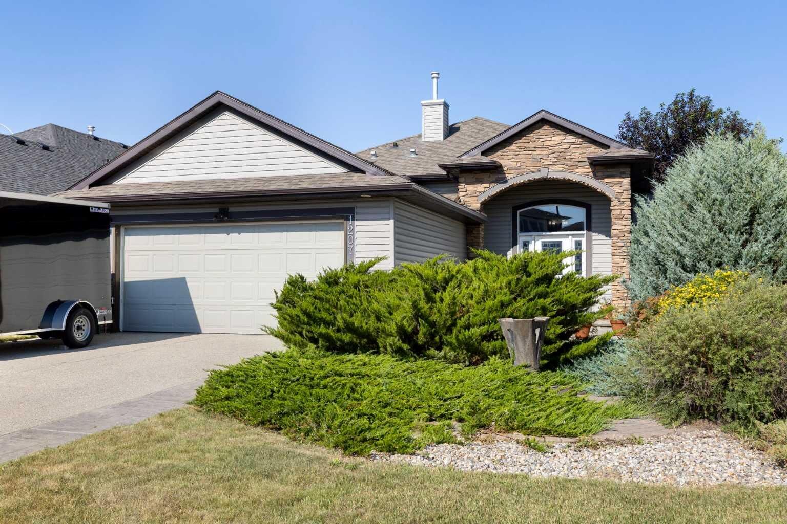Property Photo: 1207 Westmount Drive AB T1P 1Y9