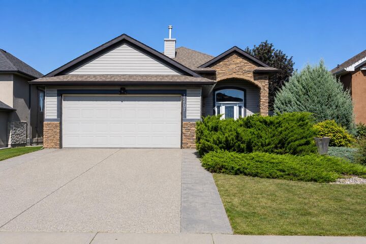 1207 Westmount Drive — photo 1