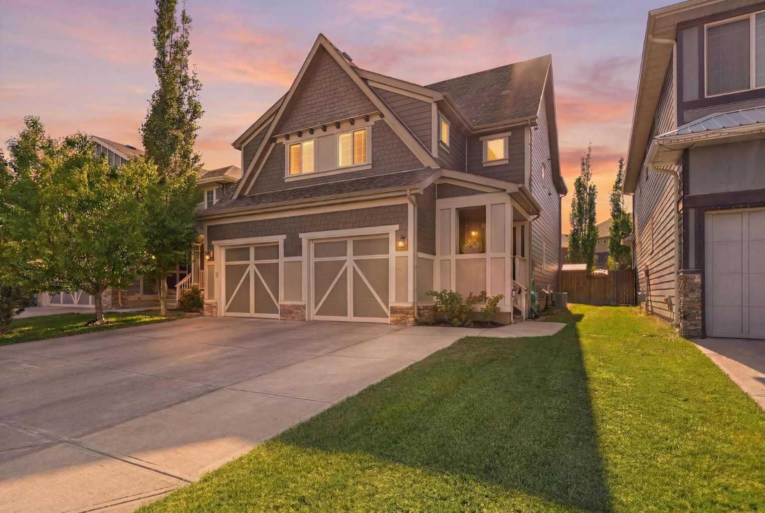 Property Photo: 17 Mahogany Terrace SE AB T3M 0R5