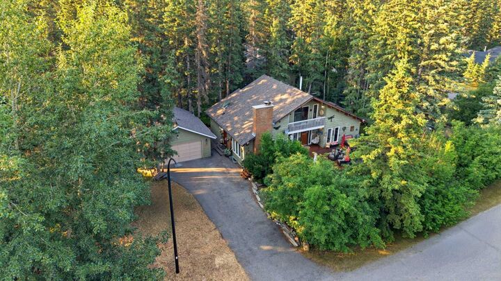 Property Photo: 23 Redwood Meadows Drive AB T3Z 1A3