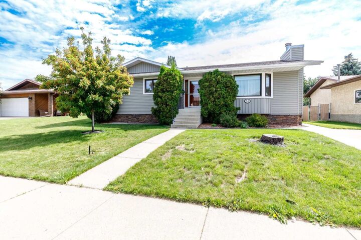 88 McCullough Cresent — photo 1