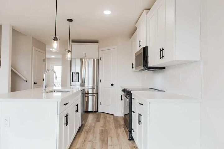 Property Photo:  9617 Hillcrest Drive  AB T8V 1A6 
