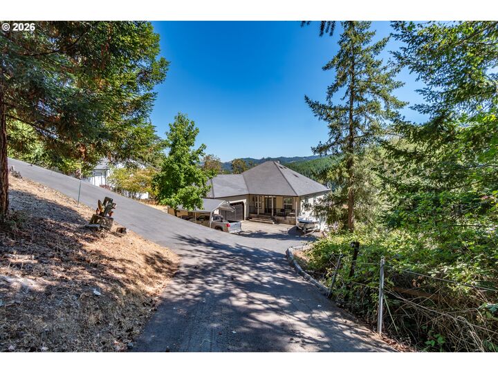 Property Photo: 1836 Lakeview Dr OR 97479