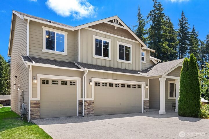 Property Photo: 26 Meadow Place SE WA 98208