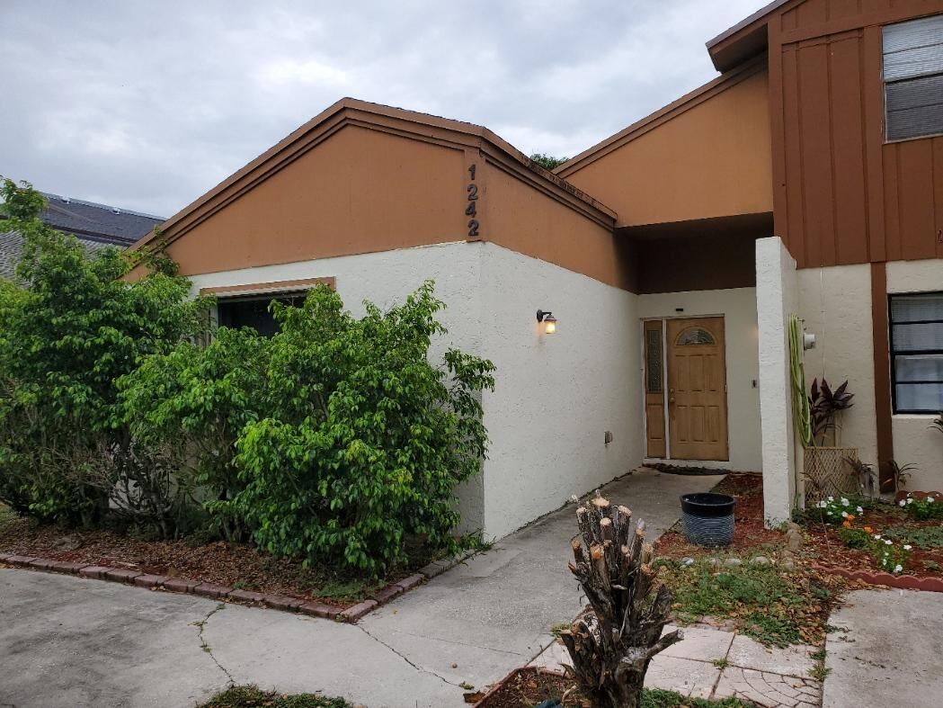 Property Photo:  1242 The 12th Fairway  FL 33414 