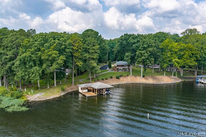 Property Photo: 118 Paradise Pt NC 27551