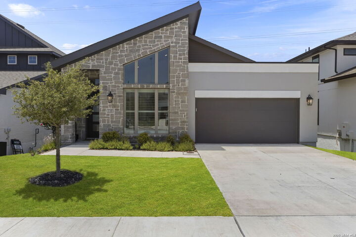 Property Photo: 230 Navarro TX 78006
