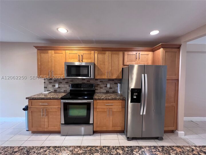 Property Photo:  2750 N 34th Ave 9D  FL 33021 