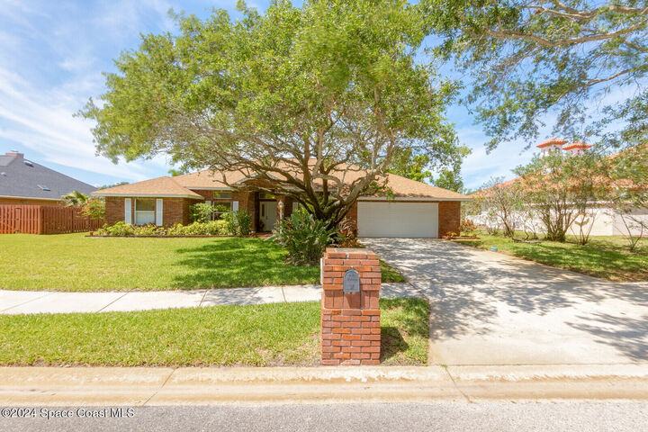 Property Photo: 410 Oriole Lane FL 32903