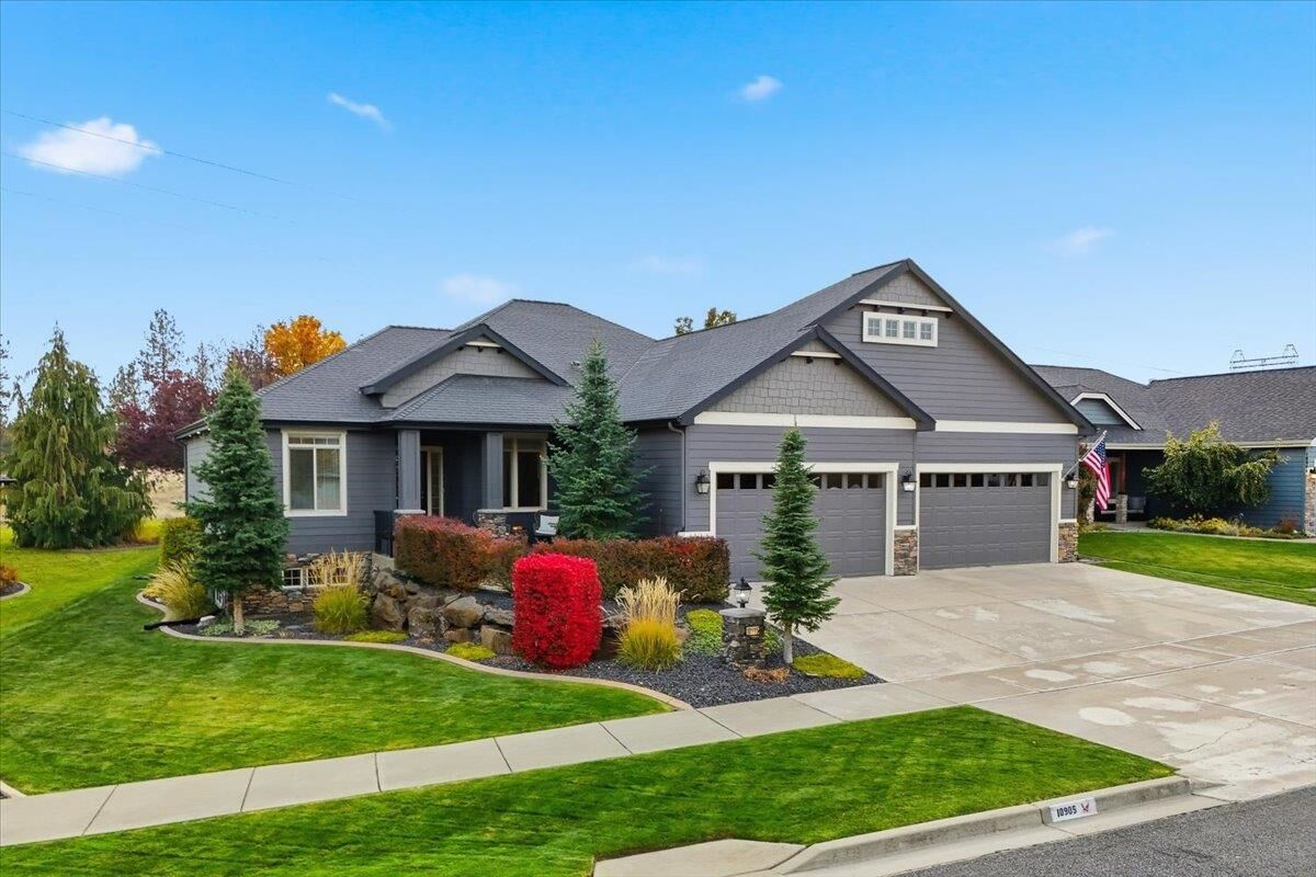 Property Photo: 10905 N Acoma Dr WA 99208