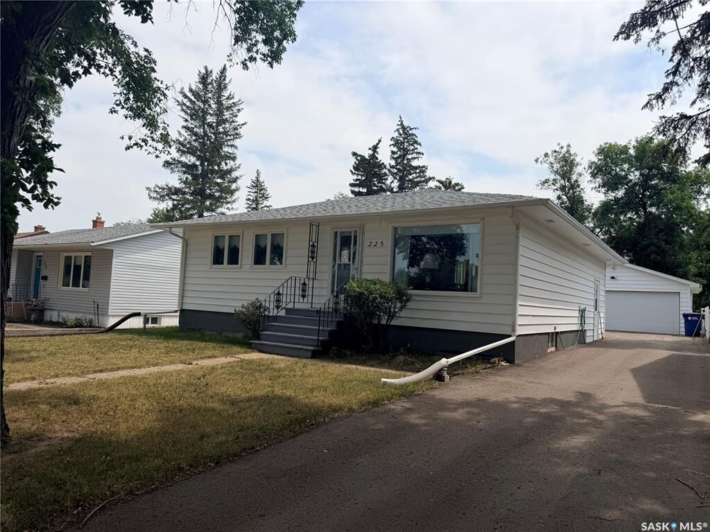 Property Photo: 225 Dominion Road SK S0H 0B0