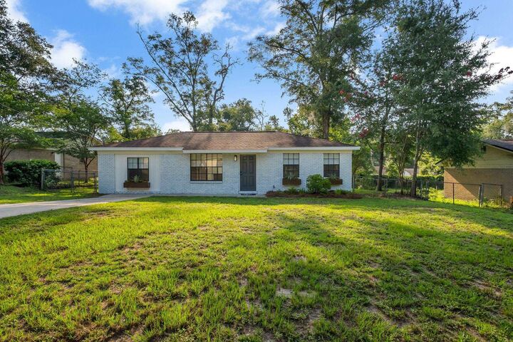 Property Photo: 5752 Cypress Circle FL 32303