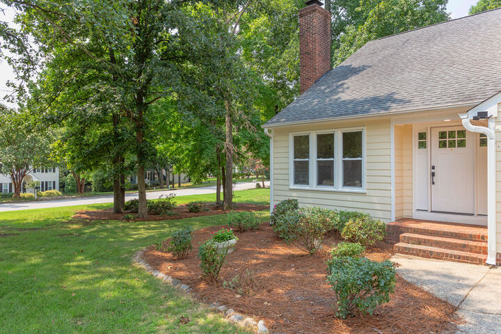 Property Photo:  1001 Lantern Light Court  NC 27502 