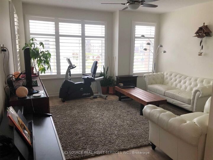 Property Photo:  212 Squire Crescent  ON L6H 0L6 