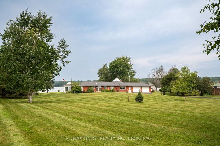 32 Howe Island Drive — photo 1