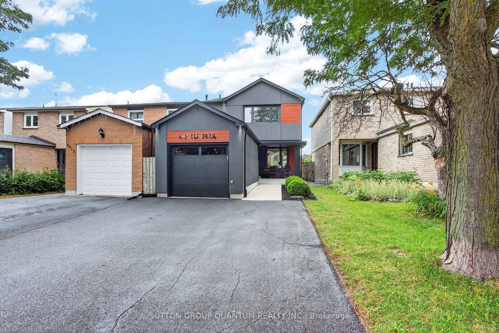 Property Photo: 4413 Lee Drive ON L4W 4A9