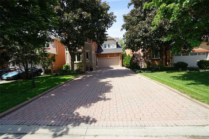 Photo de la propriété:  4887 Natkarni Crescent  ON L5V 1L4 