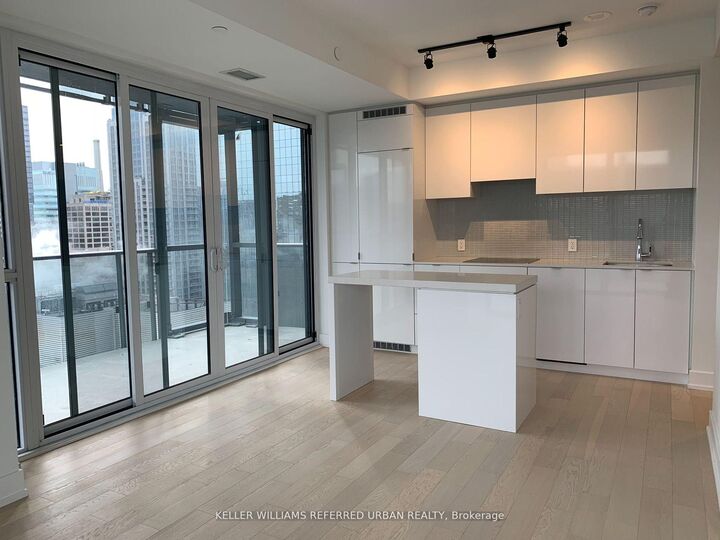 Property Photo:  7 Grenville Street 2410  ON M4Y 0E9 