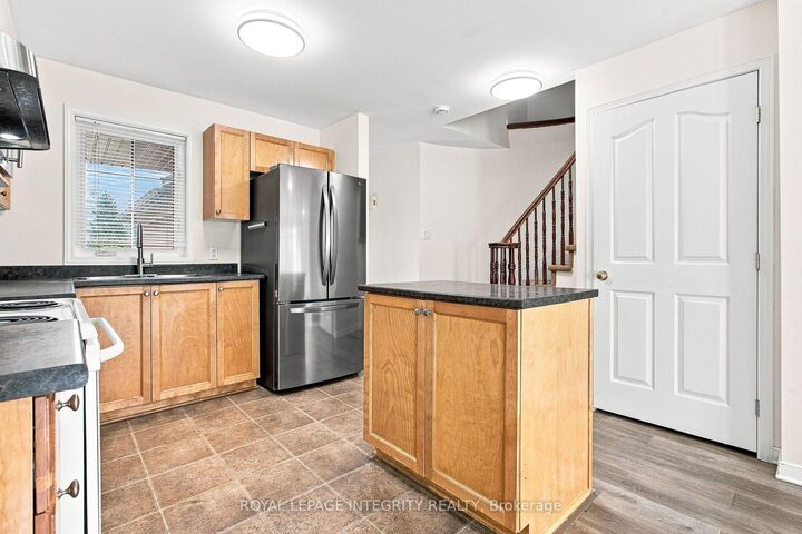 Property Photo: 6 Crystal Park Crescent ON K2C 3Z8