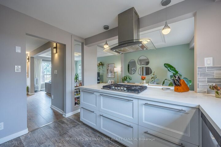 Property Photo: 5475 Lakeshore Road 113 ON L7L 1E1