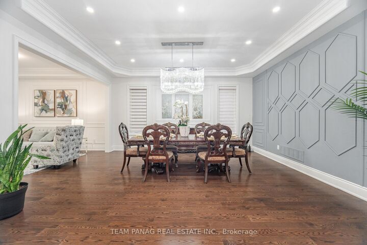 Property Photo: 26 Snaresbrook Crescent ON L6P 4G7