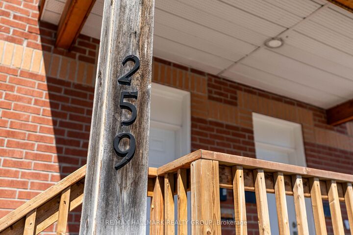 Property Photo: 259 Somerset Street E 6 ON K1N 6V5