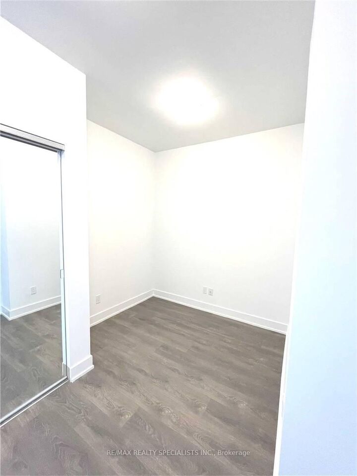 Property Photo: 2489 Taunton Road 1217 ON L6H 3R9