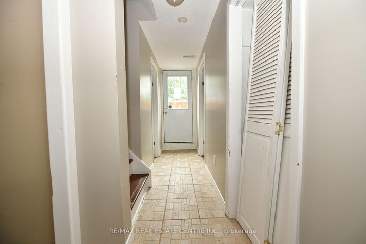 Property Photo:  37 Ebury Crescent  ON N6C 3E1 
