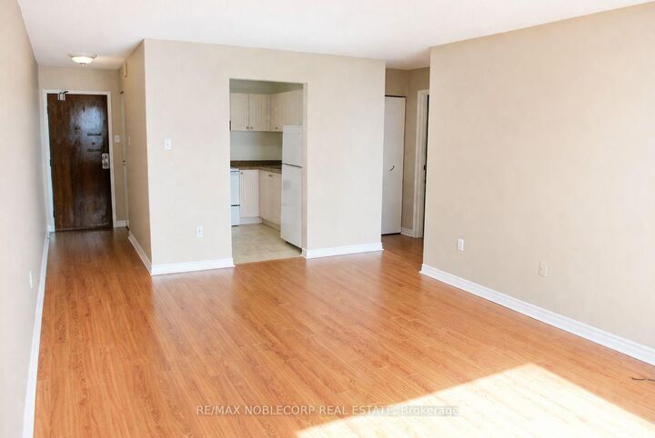 Property Photo:  64 Benton Street 901  ON N2G 4L9 