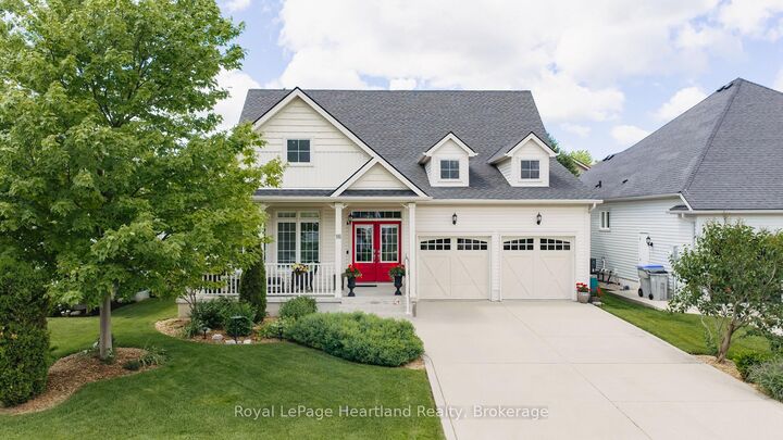 16 Macpherson Avenue — photo 1