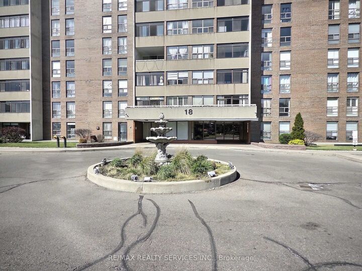 Property Photo:  18 Knightsbridge Road 1812  ON L6T 3X5 