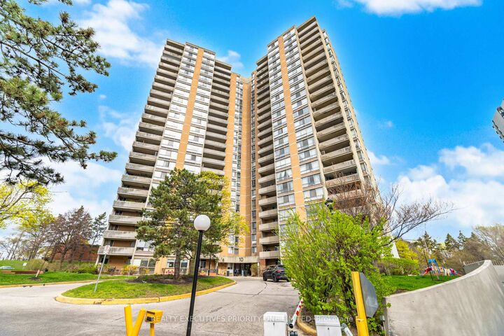 Property Photo: 10 Martha Eaton Way 1013 ON M6M 5B3