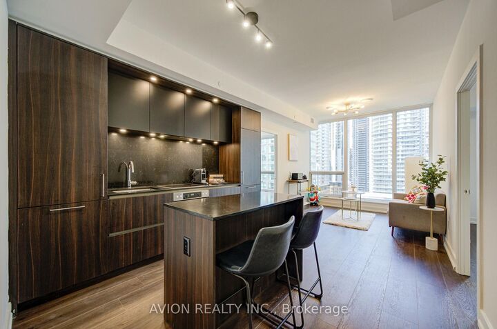 Property Photo: 15 Mercer Street 1605 ON M5V 1H2