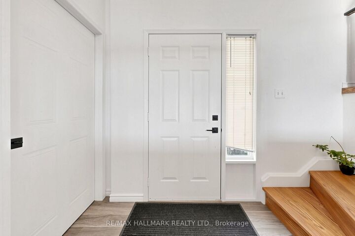 Property Photo:  90 Barre Drive  ON L4N 7P1 