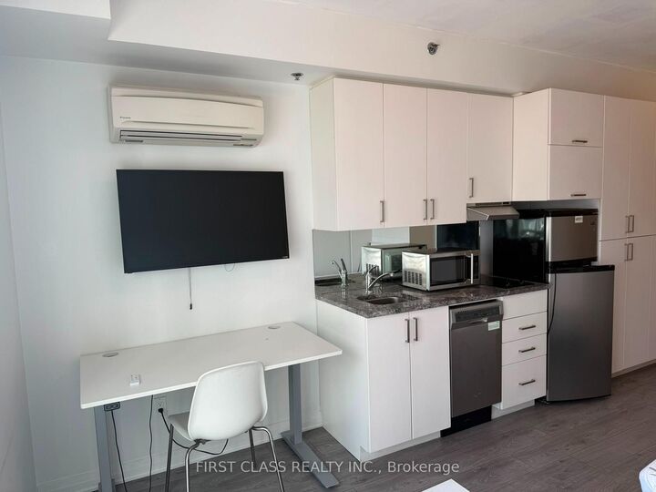 Property Photo: 1900 Simcoe Street N 305 ON L1G 0C1