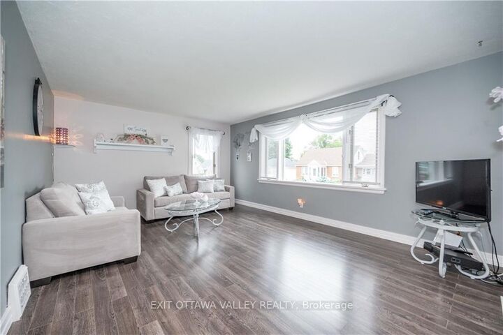 Property Photo: 500 Dominion Street ON K7V 1H6